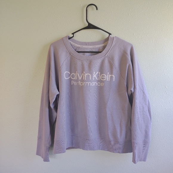 Tops - Calvin Klein Sweatshirt
